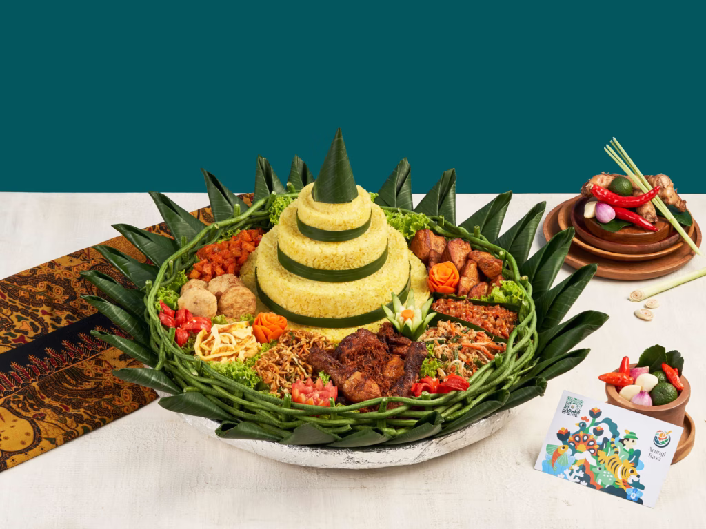 Tumpeng nasi kuning lengkap untuk 10–25 pax dari Arungi Rasa